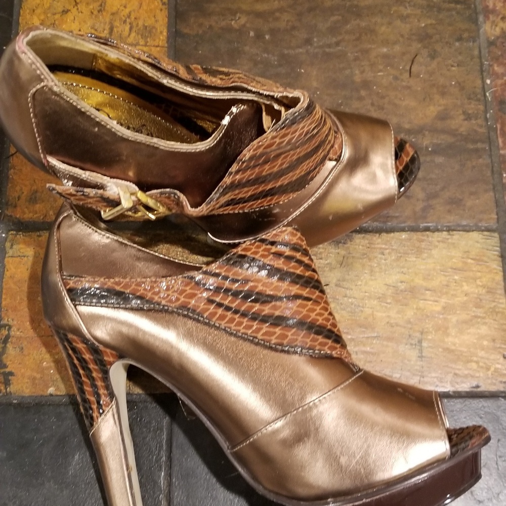 Heel boots